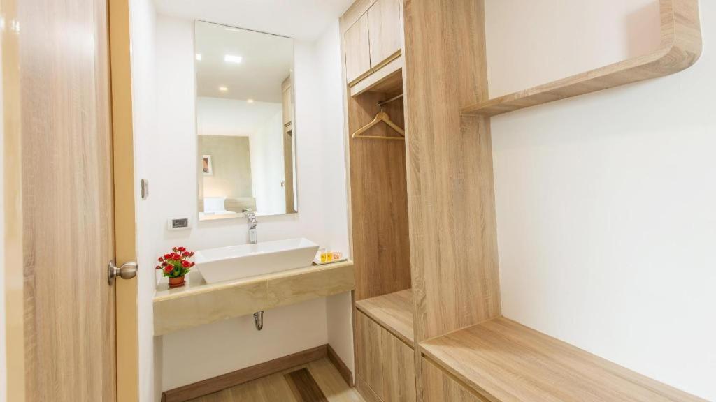 B2 Ubon Premier Hotel Ubon Ratchathani Εξωτερικό φωτογραφία